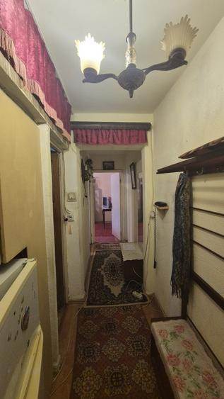 Apartament cu 3 camere semidecomandat în Inel II