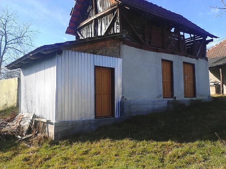 Casă cu 2 camere cu Teren 4120 Mp în Ilovu