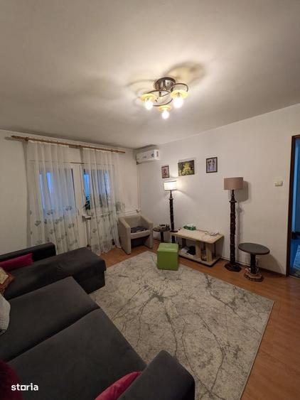 Apartament cu 2 camere semidecomandat în Craiovița Nouă