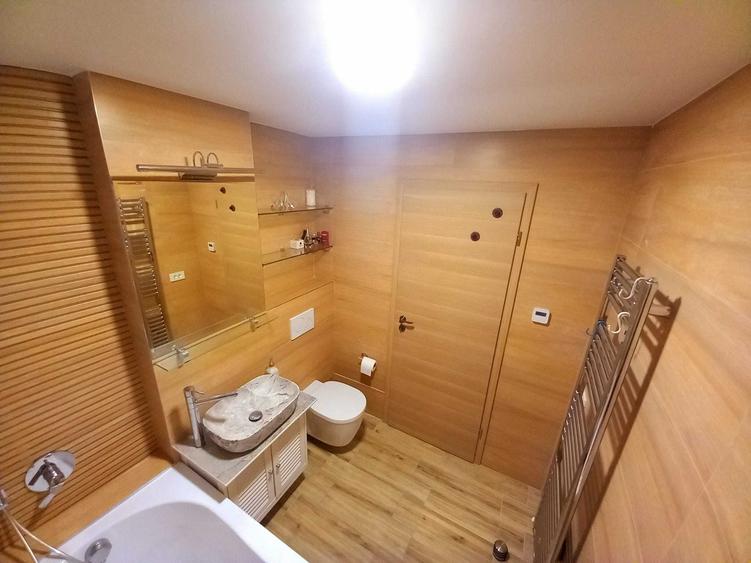Apartament cu 4 camere decomandat în Drumul Carului