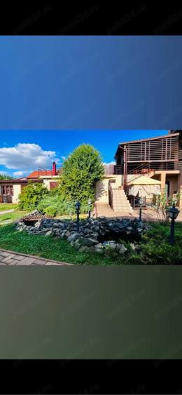 Casă cu 9 camere cu Teren 1600 Mp în Exterior Vest