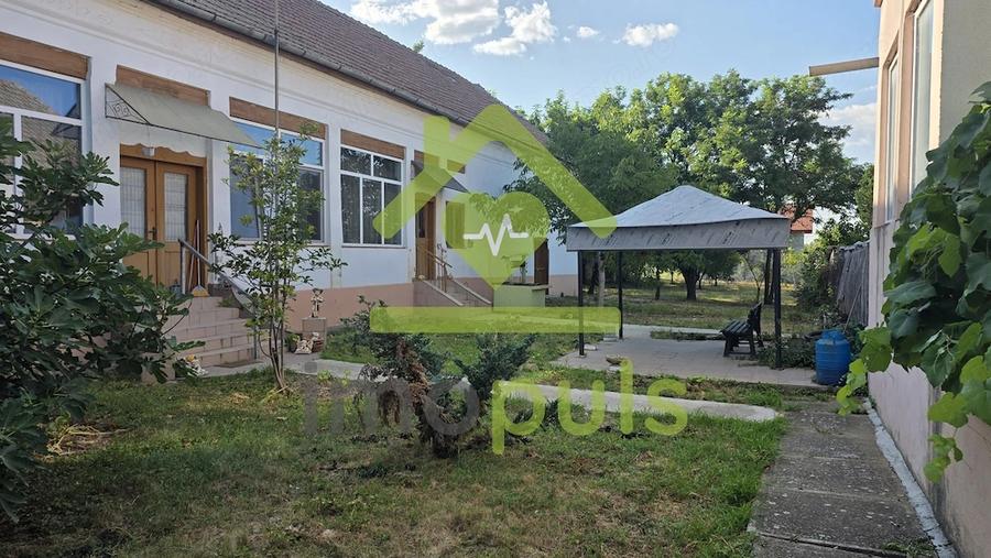 Casă cu 3 camere cu Canalizare în Satchinez