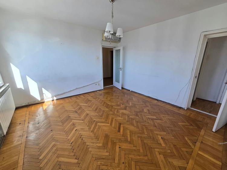 Apartament cu 3 camere decomandat în Gara de Nord