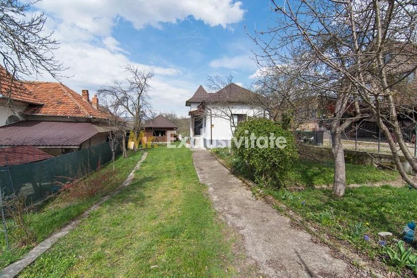 Casă cu 3 camere cu Teren 1000 Mp în Văcarea