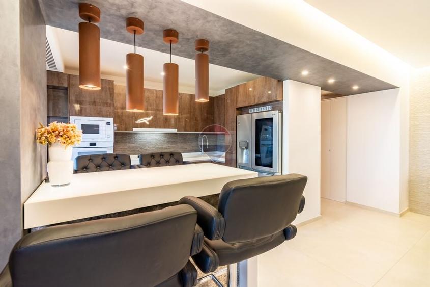 Apartament cu 4 camere decomandat, mobilat în Barbu Văcărescu