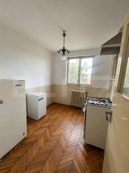 Apartament cu 3 camere semidecomandat, mobilat în Nord-Vest