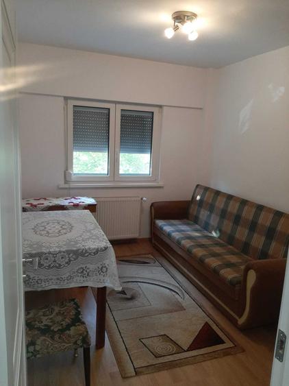 Apartament cu 4 camere decomandat în Vitrometan
