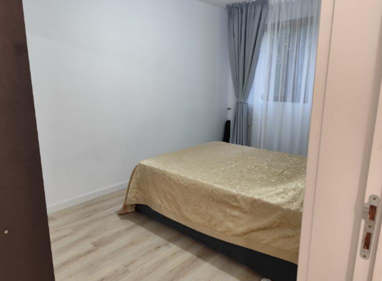 Apartament cu 3 camere semidecomandat în Drumul Taberei