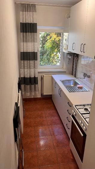 Apartament cu 2 camere semidecomandat, mobilat în 7 Noiembrie
