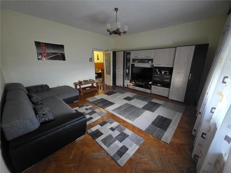 Apartament cu 3 camere decomandat în Central