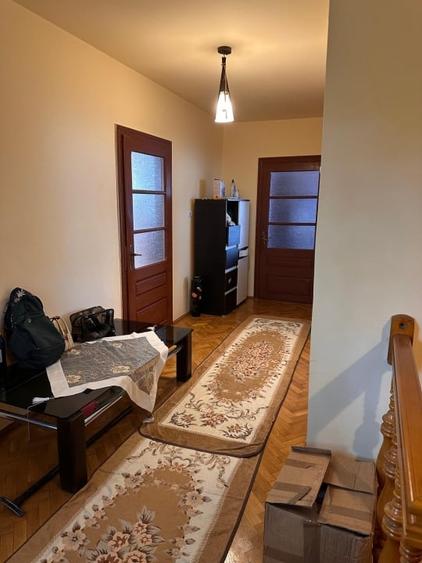 Casă individuală cu 5 camere cu Canalizare în Central