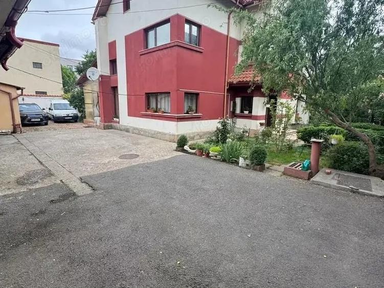 Casă cu 10 camere cu Teren 1000 Mp în Brâncoveanu