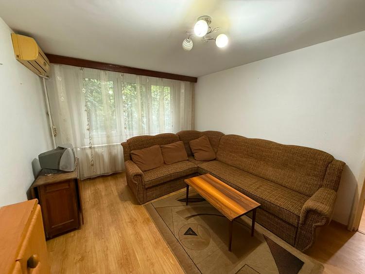 Apartament cu 3 camere în Drumul Taberei