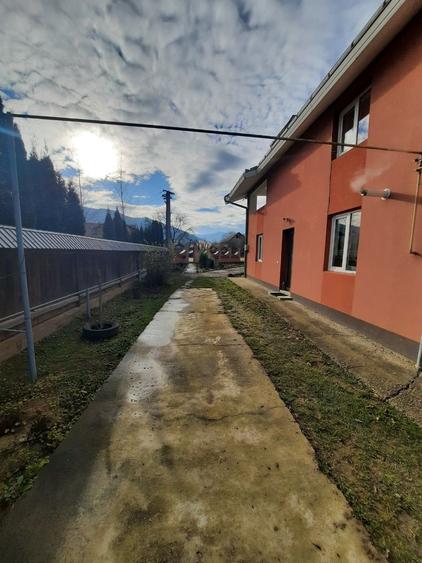 Casă cu 4 camere cu Garaj în Alexandru cel Bun