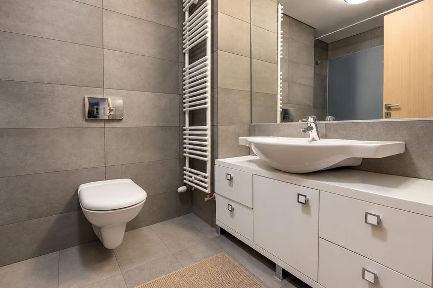 Apartament cu 3 camere semidecomandat în Aviației