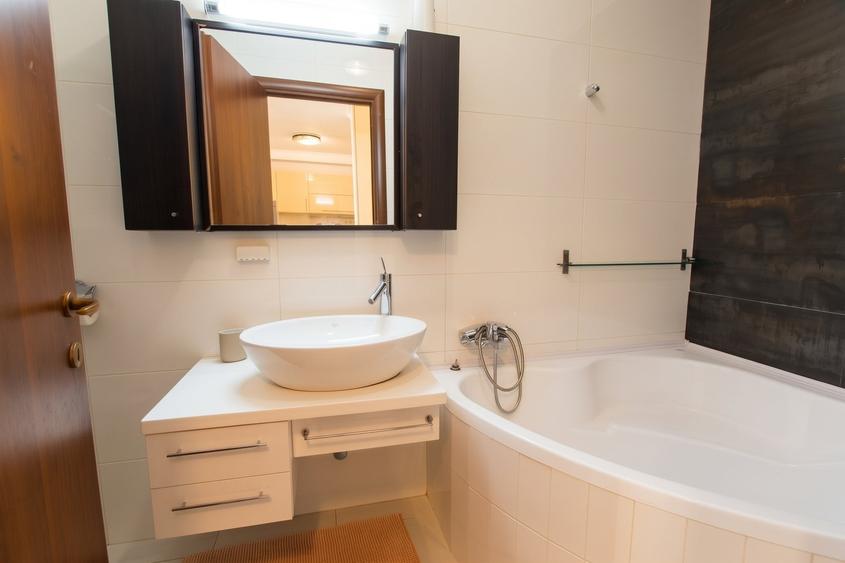 Apartament cu 2 camere semidecomandat, mobilat în Sisești