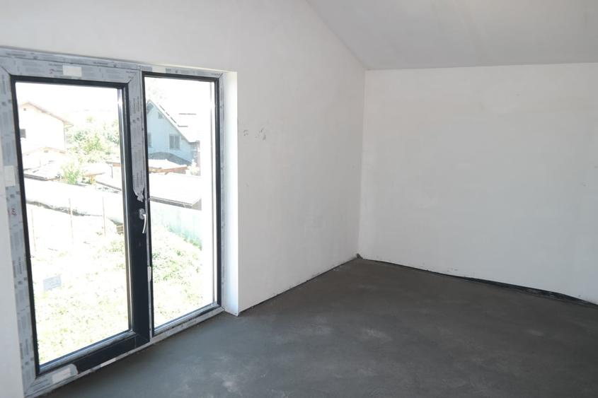 Duplex cu 5 camere cu Canalizare în Glina