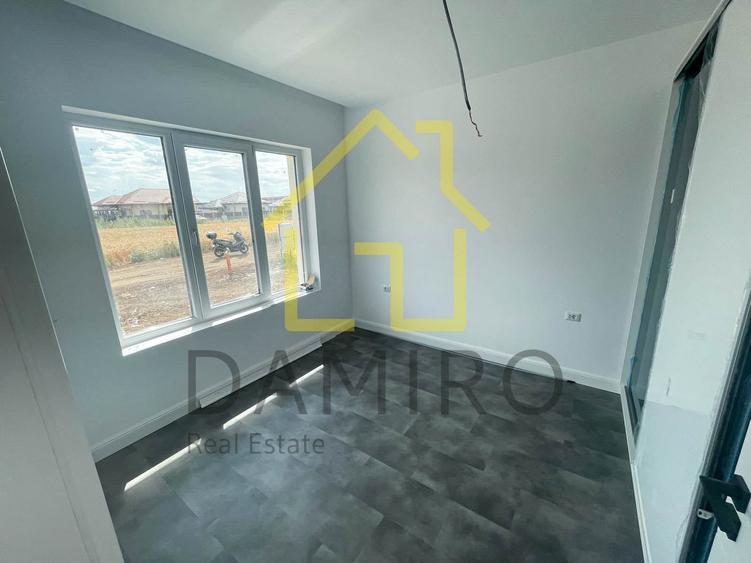 Casă individuală cu 4 camere cu Canalizare în Dragomirești-Deal