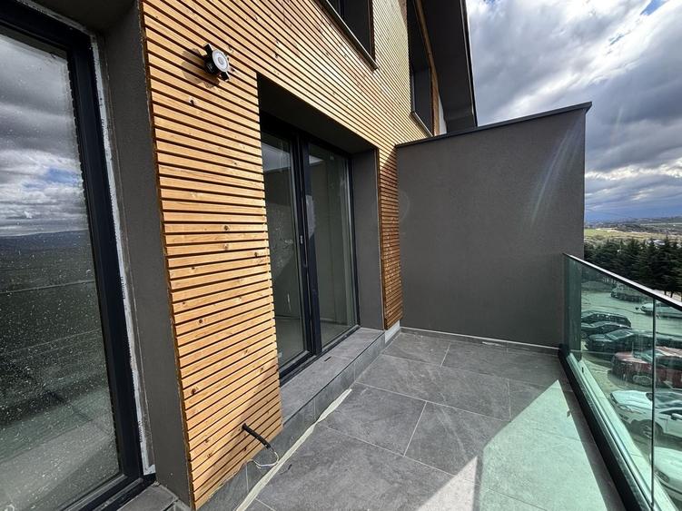 Apartament cu 3 camere decomandat în Exterior Vest