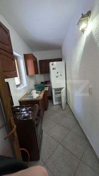 Casă individuală cu 8 camere cu Canalizare în Exterior Est