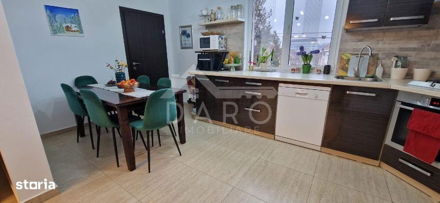 Casă cu 7 camere cu Teren 400 Mp în Central
