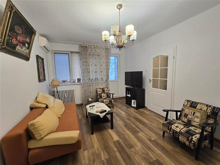 Apartament cu 2 camere semidecomandat, mobilat în 1 Mai