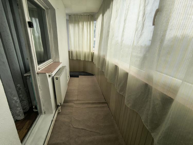 Apartament cu 3 camere decomandat, mobilat în