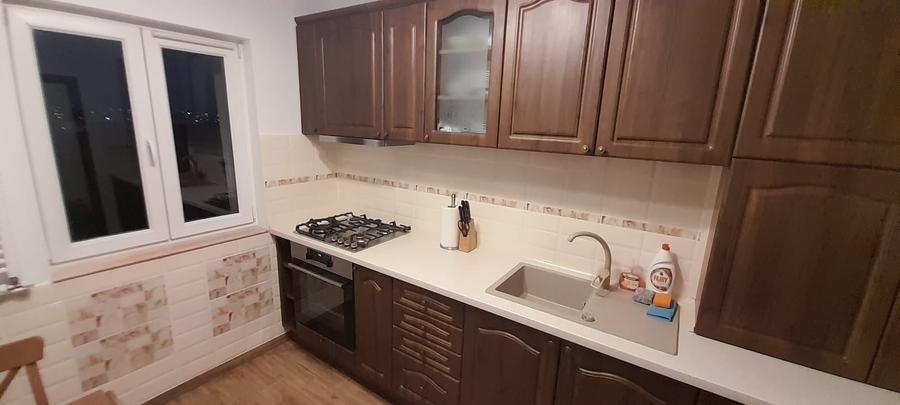 Apartament cu 4 camere semidecomandat, mobilat în Pantelimon