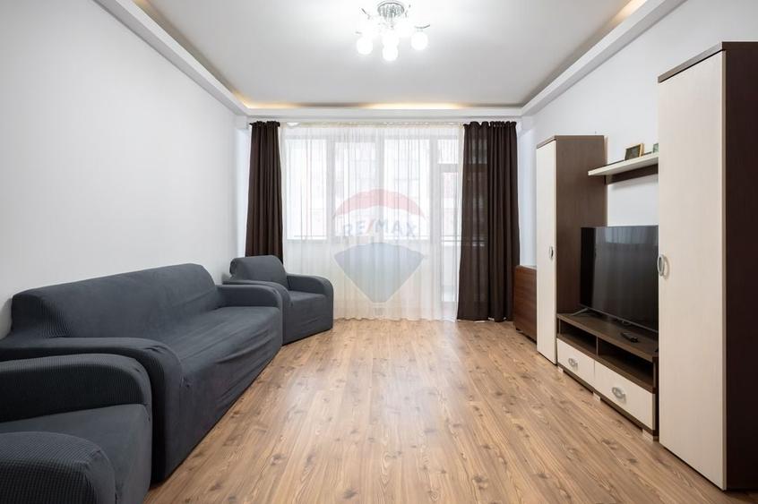 Apartament cu 3 camere decomandat, mobilat în Tractorul