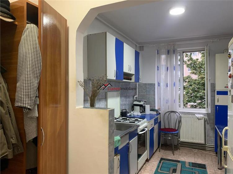 Apartament cu 2 camere semidecomandat, mobilat în Nord-Est
