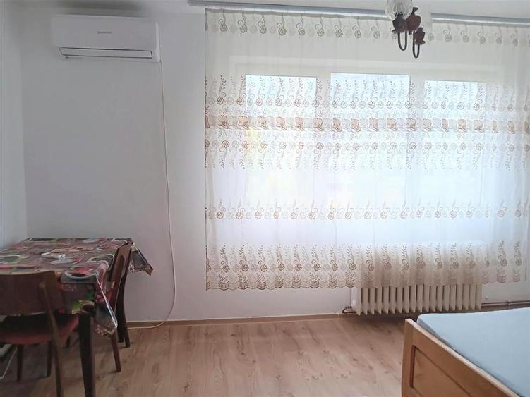 Apartament cu 2 camere semidecomandat, mobilat în Podu Roș