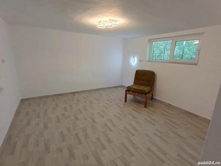 Casă cu 5 camere cu Teren 2509 Mp în Icoana
