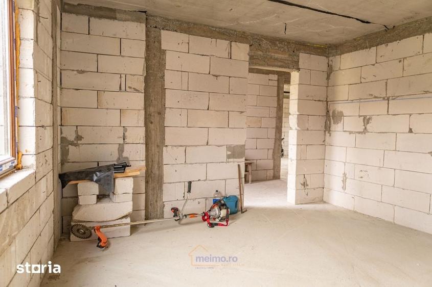 Casă cu 5 camere cu Teren 1440 Mp în Poduri