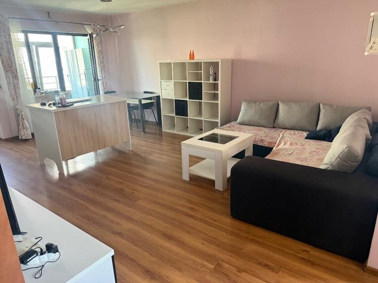 Apartament cu 3 camere decomandat, mobilat în Păcii