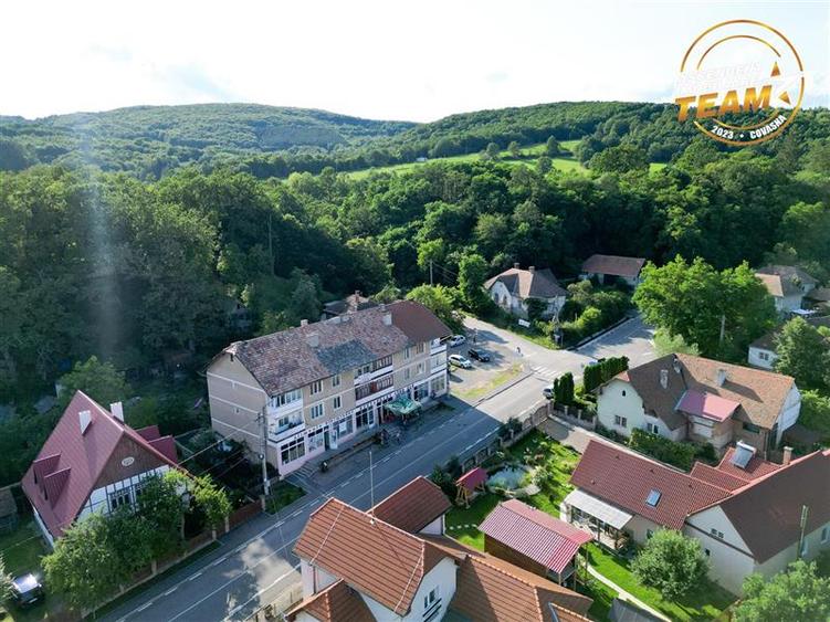 Apartament cu 3 camere decomandat în Malnaș-Băi