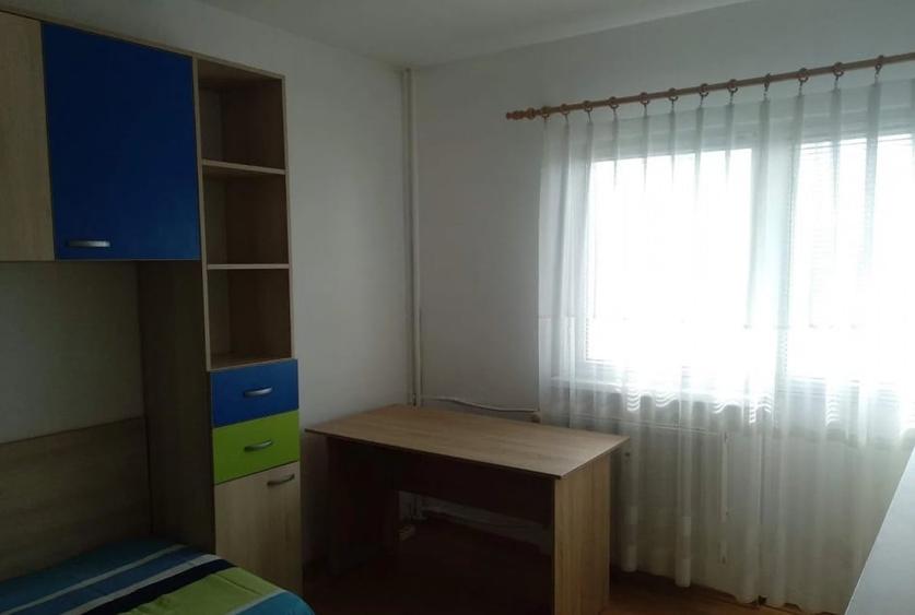 Apartament cu 4 camere semidecomandat, mobilat în Militari