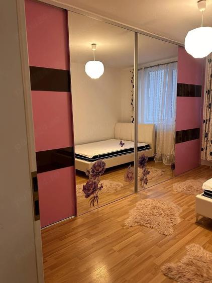 Apartament cu 3 camere decomandat în Florești