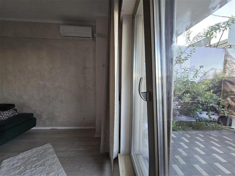 Apartament cu 3 camere semidecomandat în Bucureștii Noi