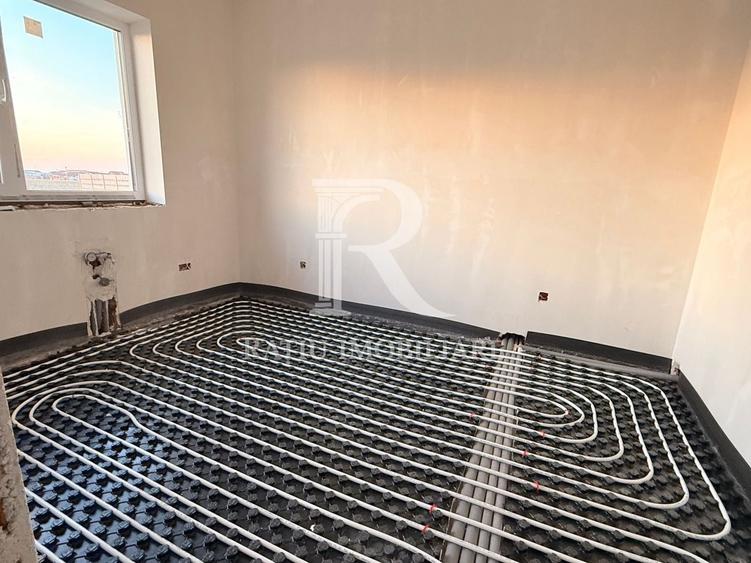 Casă individuală cu 4 camere cu Canalizare în Sântandrei