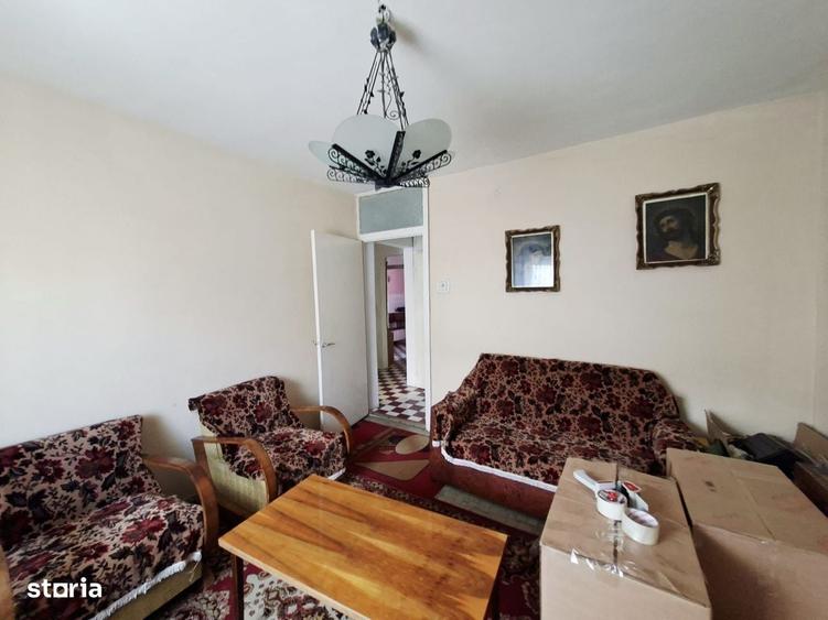 Apartament cu 4 camere decomandat în Central