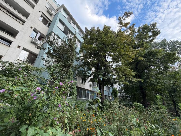 Apartament cu 3 camere semidecomandat în Titan