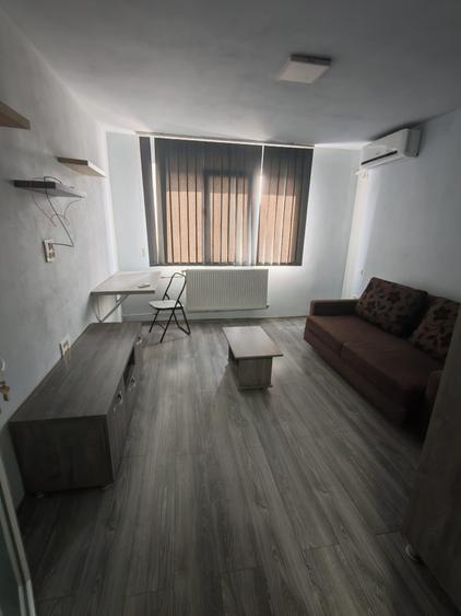 Garsonieră decomandată în UTA