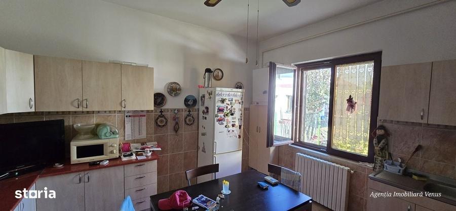Casă cu 4 camere cu Teren 750 Mp în Cătămărești