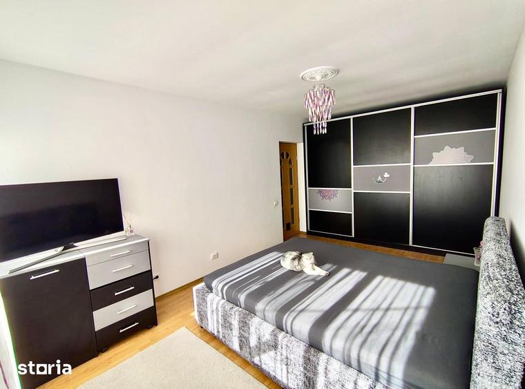 Casă cu 5 camere cu Teren 30 Mp în Apărătorii Patriei