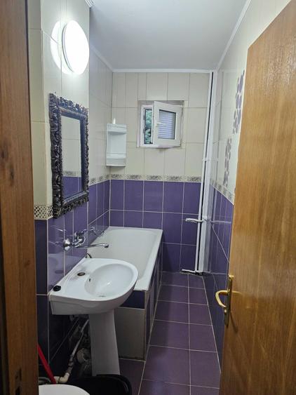 Apartament cu 3 camere semidecomandat în Casa de Cultură