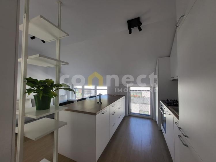 Apartament cu 3 camere semidecomandat, mobilat în Iris