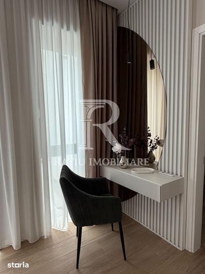 Casă cu 8 camere cu Teren 1100 Mp în Sânmartin