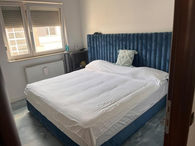 Apartament cu 4 camere decomandat, mobilat în Băneasa