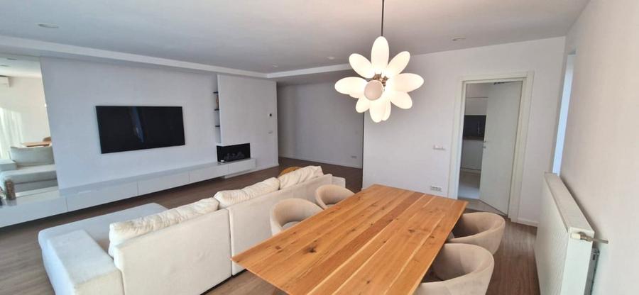 Apartament cu 3 camere decomandat, mobilat în Sisești