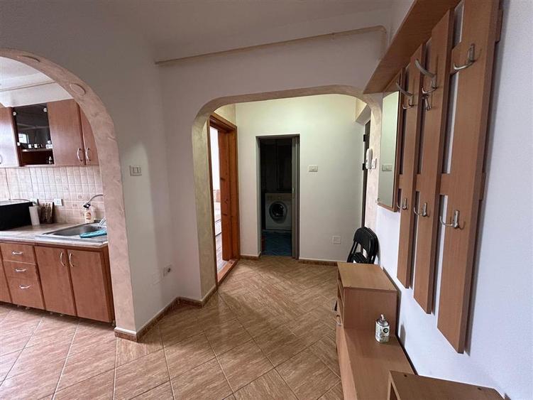 Apartament cu 2 camere decomandat, mobilat în Sud